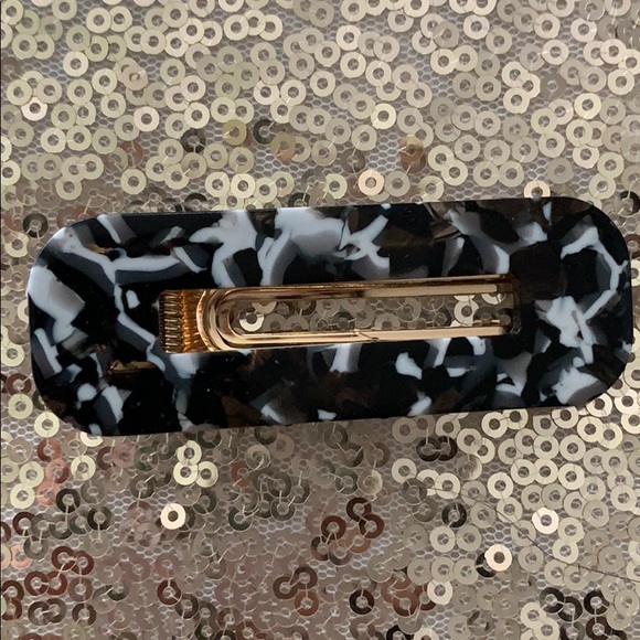 Tortoise shell acrylic hair clips - Picture 3 of 4